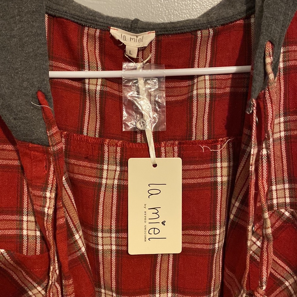 Red shacket - Picture 2 of 4